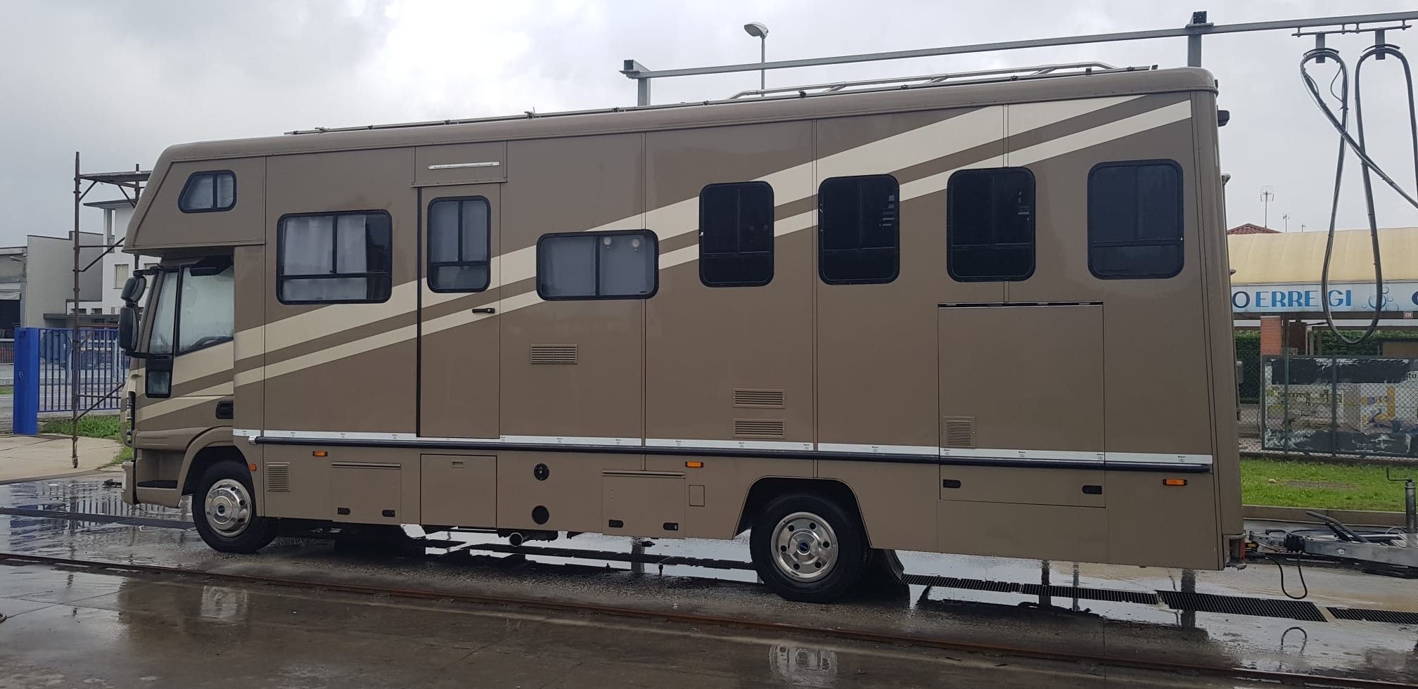IVECO EUROCARGO TRASPORTO CAVALLI CON LIVING 