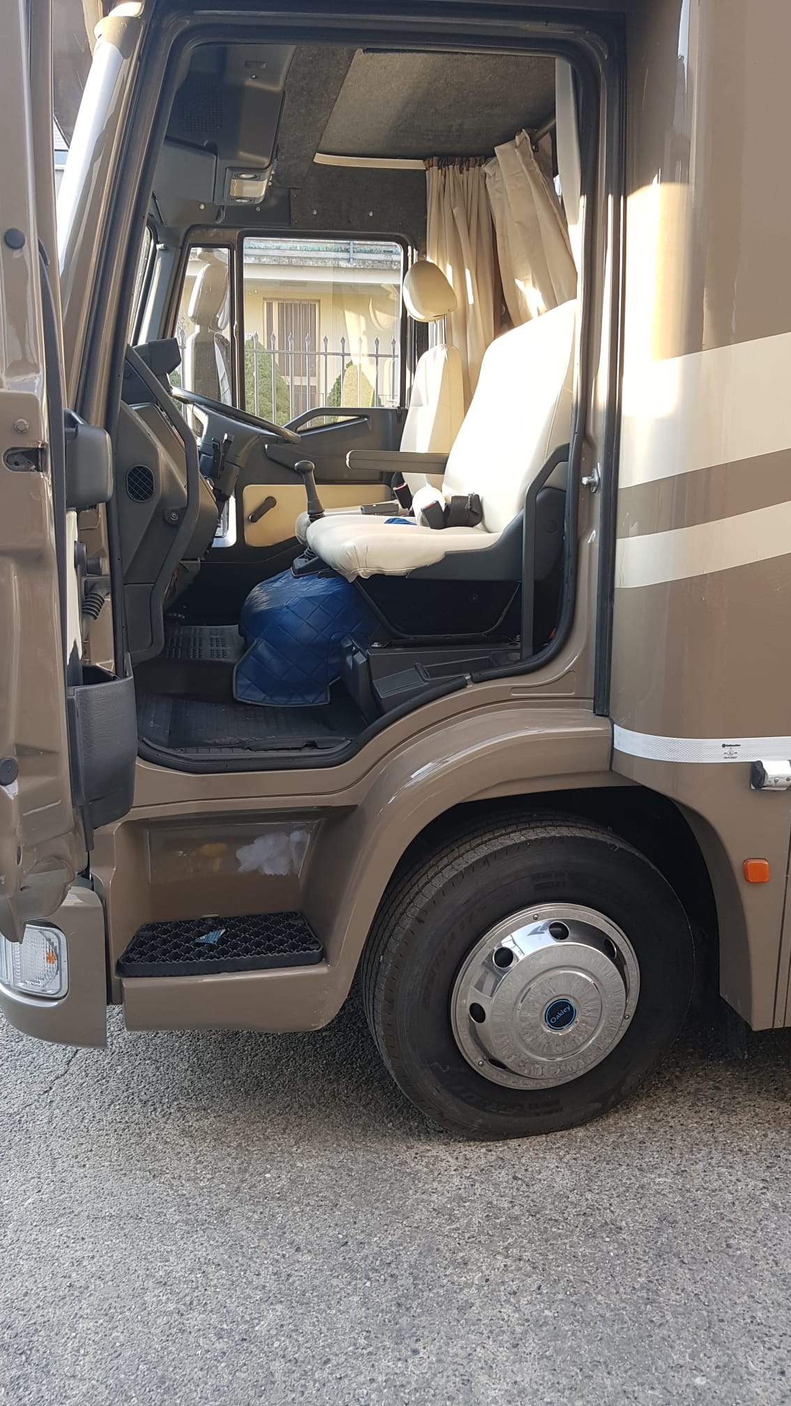 IVECO EUROCARGO TRASPORTO CAVALLI CON LIVING 