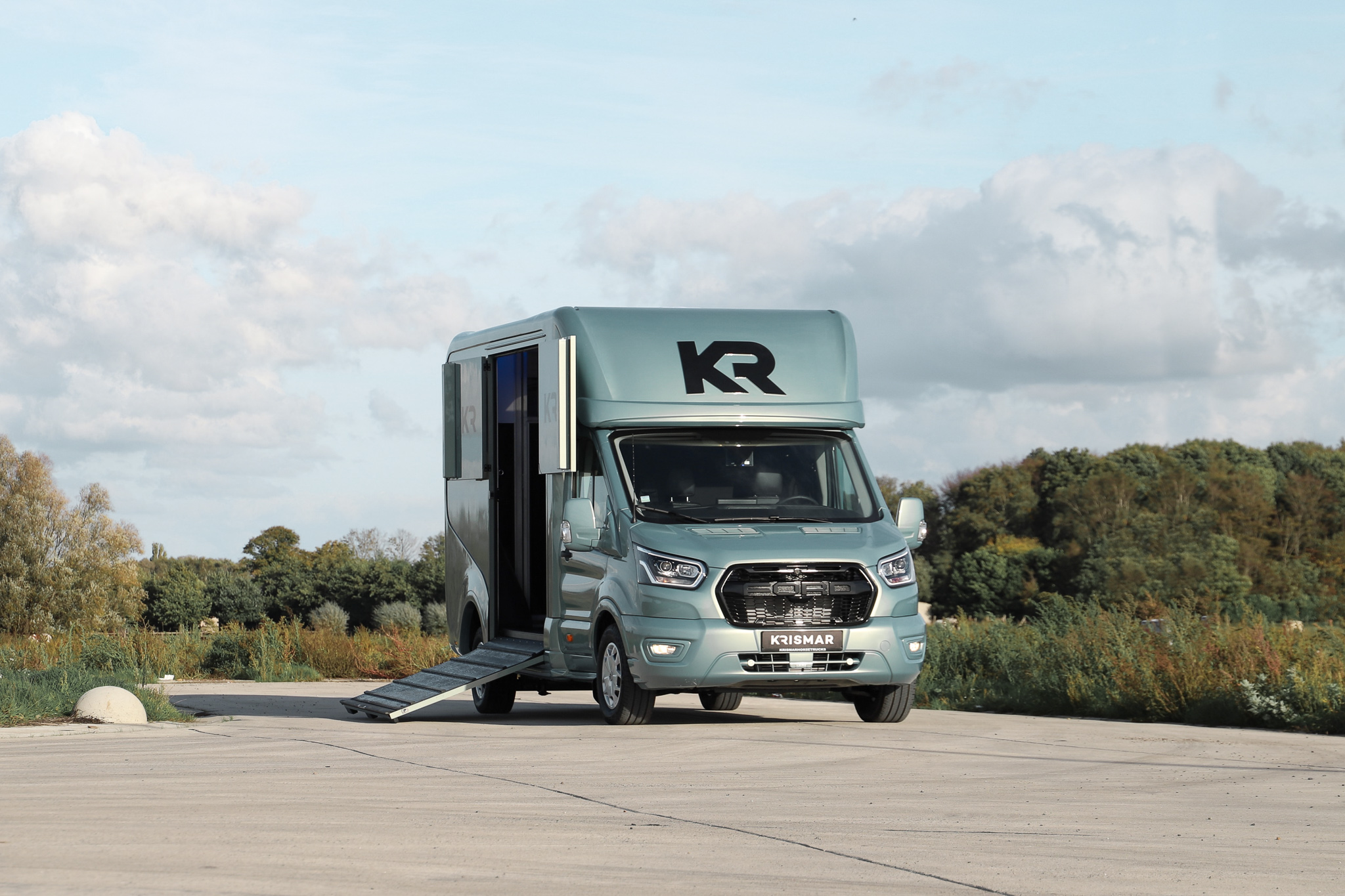 Ford Transit - Horse Move: la piattaforma per il trasporto cavalli. Noleggia mezzi, trova trasportatori. Confronta prezzi, leggi feedback, paga sicuro.