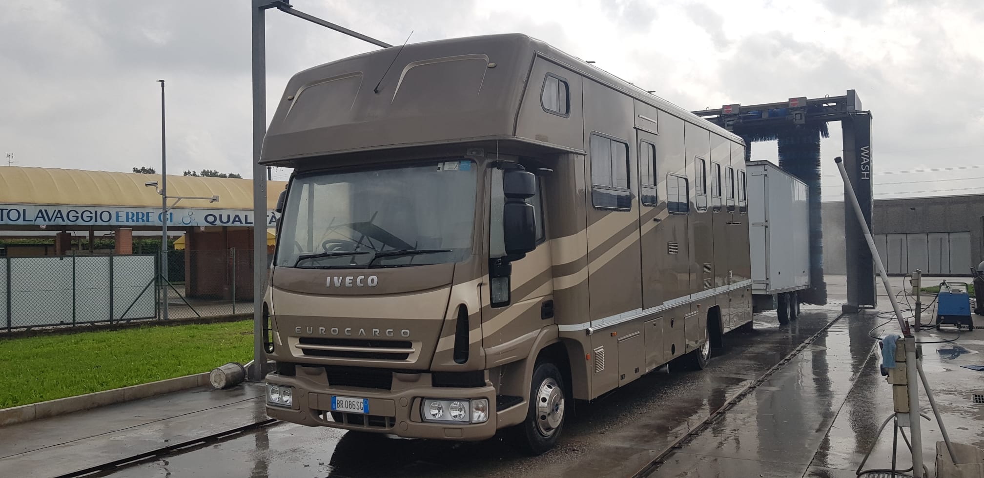 IVECO EUROCARGO - Horse Move: la piattaforma per il trasporto cavalli. Noleggia mezzi, trova trasportatori. Confronta prezzi, leggi feedback, paga sicuro.