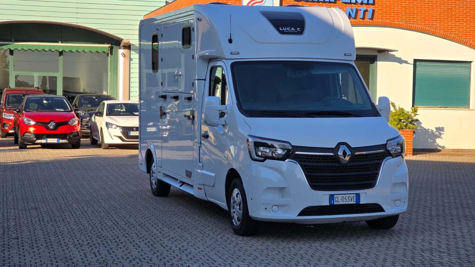 RENAULT MASTER AURELIA CAR - Horse Move: la piattaforma per il trasporto cavalli. Noleggia mezzi, trova trasportatori. Confronta prezzi, leggi feedback, paga sicuro.