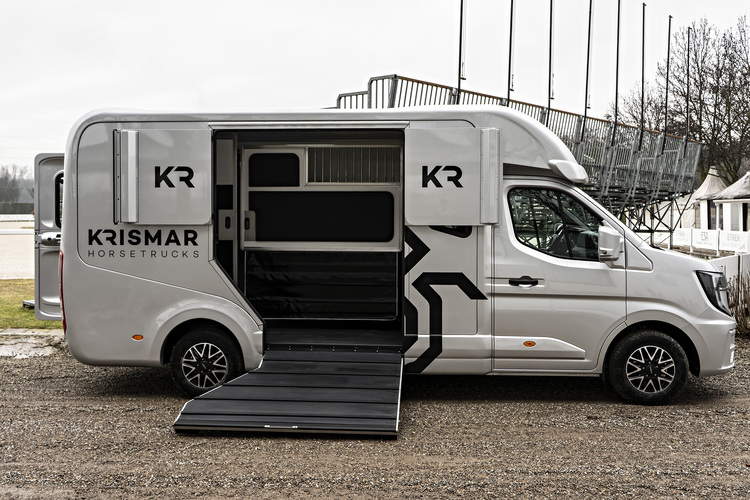PRONTA CONSEGNA - Krismar Renault Master Stalloni Doppia Cabina - Horse Move: la piattaforma per il trasporto cavalli. Noleggia mezzi, trova trasportatori. Confronta prezzi, leggi feedback, paga sicuro.