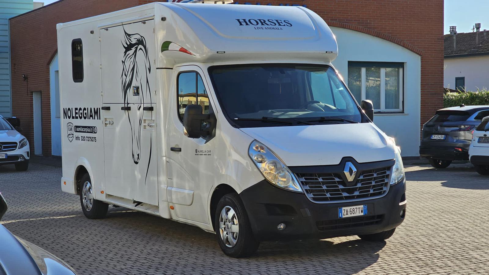 Renault Master - Horse Move: la piattaforma per il trasporto cavalli. Noleggia mezzi, trova trasportatori. Confronta prezzi, leggi feedback, paga sicuro.